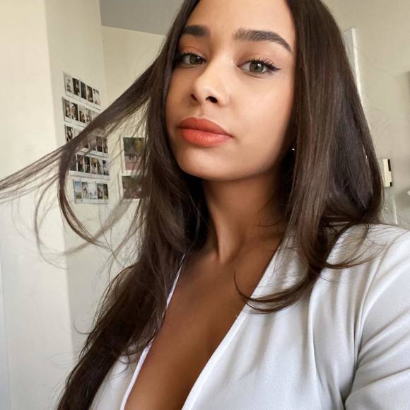 Meet your Posher, Amara - Picture 1 of 1